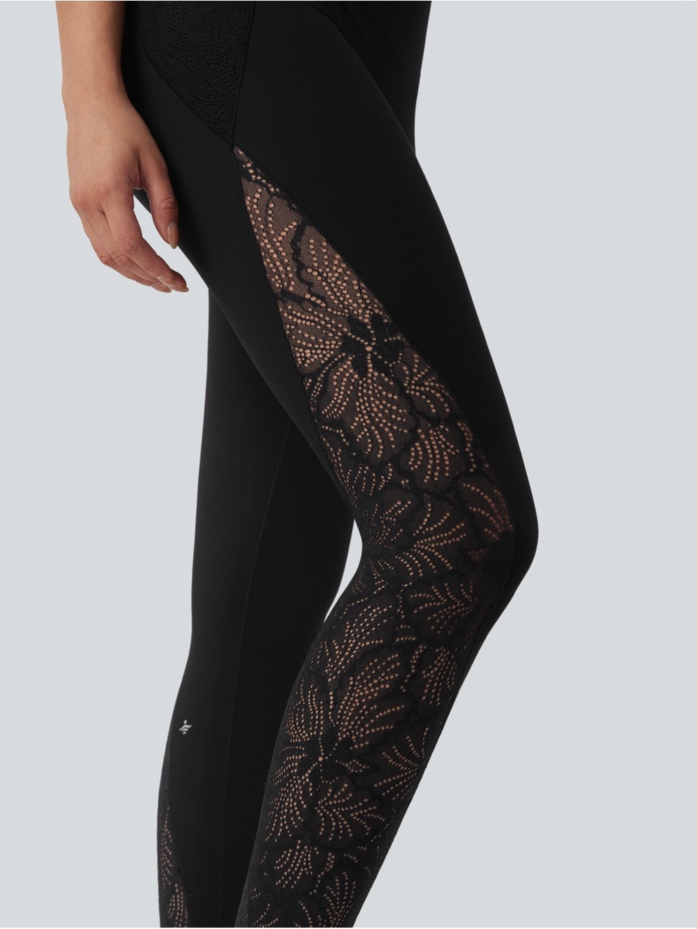 Halara UltraSculpt Tummy Control Lace Pocket Leggings M 7/8 NWOT - Picture 5 of 6